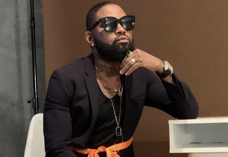 Ferre Gola agrémente sa session « Home Acoustique » avec d&rsquo;autres morceaux