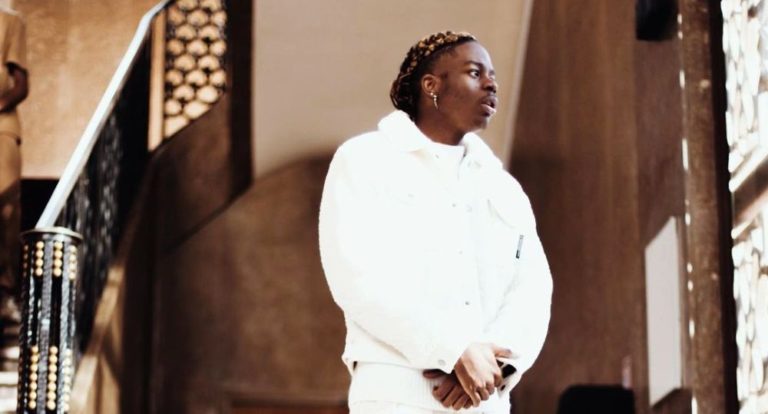 David Okit sort son nouveau single « IGO » et dévoile son histoire à travers sa religion et la musique