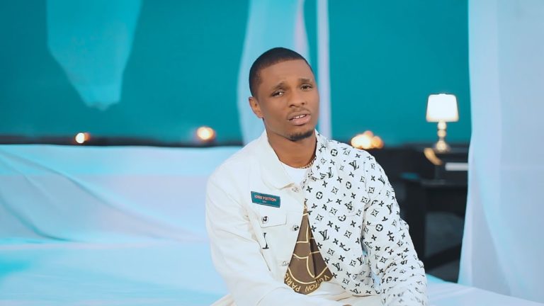 Gally Garvey dis « Je suis là » à sa conjointe dans « Nazali » [Clip vidéo]