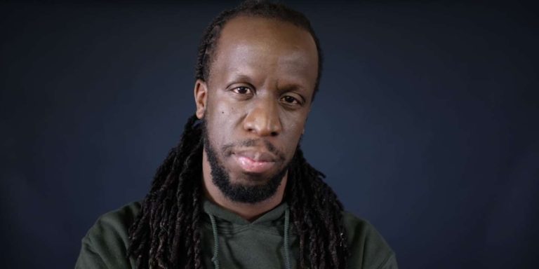 Quelle idée géniale de Youssoupha et Fifou qui ont recréé quelques covers cultes du rap français pour le clip de « SOLAAR PLEURE »