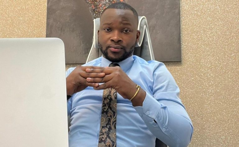 «Redonner le sourire, j&rsquo;adore ça, j&rsquo;adore que les gens me trouvent drôle…» Riches K nous ouvre les portes de son univers humoristique [Interview]