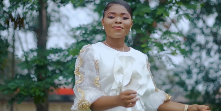 Découvrez la soeur Liliane Mwimpe à travers le titre « Pueka Lelu » [Videoclip] 