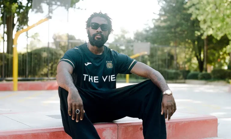 Damso s’associe avec RSC Anderlecht pour un maillot inédit