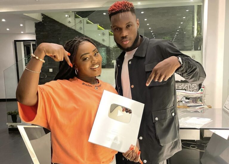 Morijah récompensé par YouTube pour avoir dépassé 100.000 abonnés sur sa chaîne officielle  