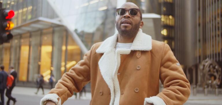 Junior Fataki chante pour sa « Cendrillon » [VIDÉOCLIP]