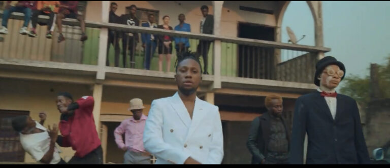 Yhello Yizi dévoile enfin le visuel de « sans soucis » [Videoclip] 