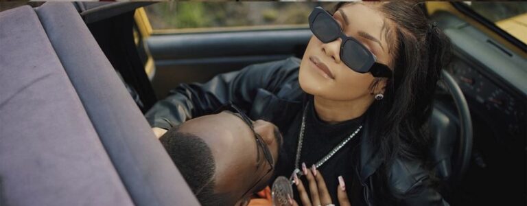 Rebo très amoureuse de son amant dans le clip “ Contaminée ” [VIDEO]