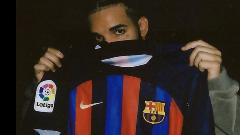 Le FC Barcelone va célébrer les 50 milliards de streams de Drake avec un maillot spécial lors du Clasico !