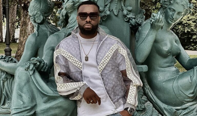 Gims lâche des punchlines sur une symphonie dans « Thémistocle » [VIDÉOCLIP]