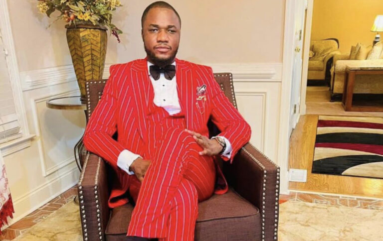 Michel Bakenda, en live concert au stade des Martyrs en juillet 2023 