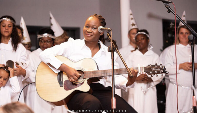 « Fragile », ce titre de Céline Banza qui vous donne le sentiment d&rsquo;être vulnérable en amour [SON]