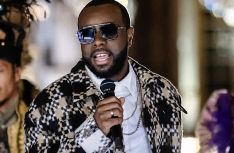 Gims remixe le générique du JT de TF1, chaîne nationale française