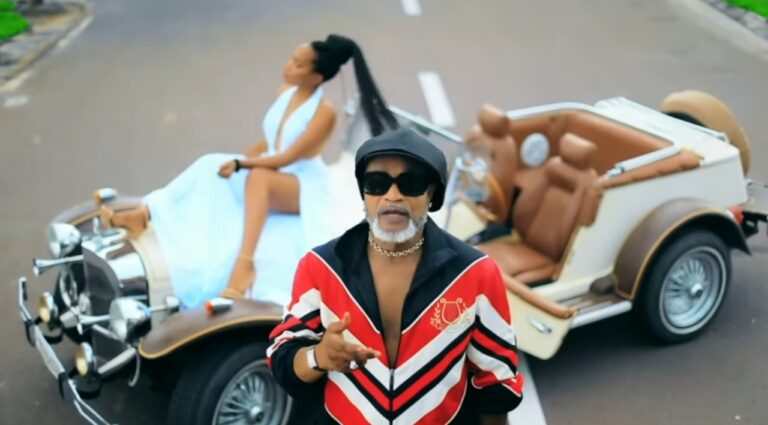 Koffi Olomide : Du tchatcho pour « Tshiboless » [VIDÉOCLIP]