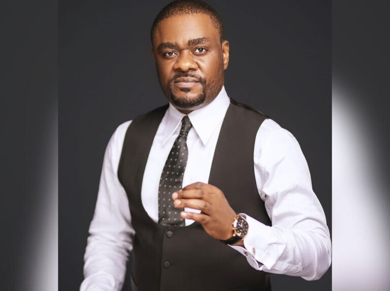 1 mois après sa sortie, le clip « Bisengo ya Lola » du pasteur Mike Kalambay accumule déjà plus de 2 millions des vues