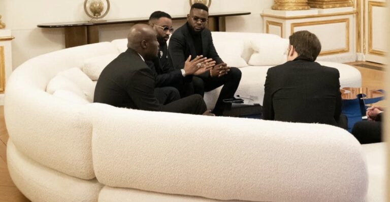Tête-à-tête Fally Ipupa – Emmanuel Macron : La situation sécuritaire du pays et la musique congolaise étaient au centre de leur échange !