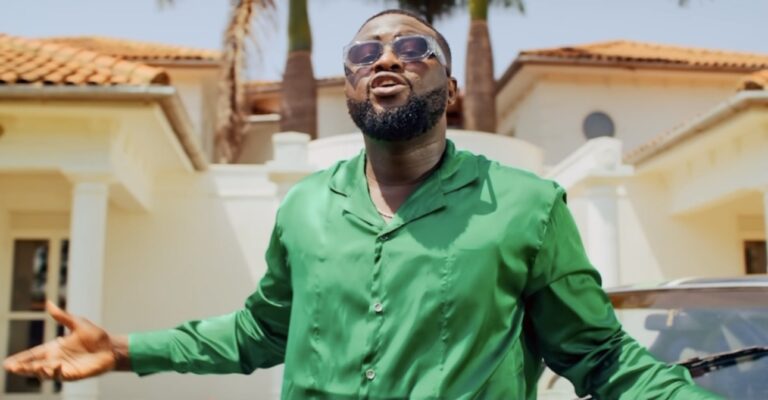 Fiston Mbuyi loue son Dieu dans « Yahweh Kumama » [ VIDÉOCLIP]