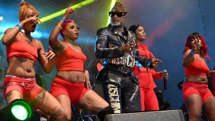 Koffi Olomide célèbre ses 45 ans de carrière musicale lors d&rsquo;un concert exclusif à Abidjan