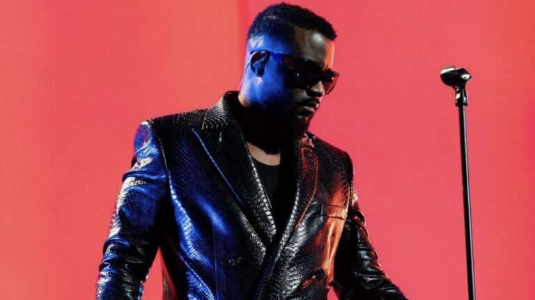 Les Flammes 2023 : Fally Ipupa récompensé pour l&rsquo;ensemble de sa carrière !