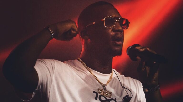 SDM n&rsquo;est pas d&rsquo;accord avec les organisateurs des Flammes : le rappeur évoque un manque de respect à son égard