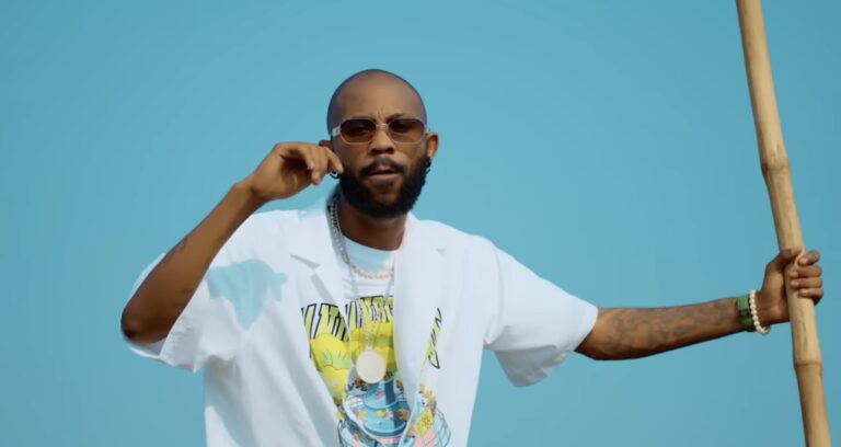 MC Azas nous galvanise dans « Espoir » (VIDÉOCLIP)