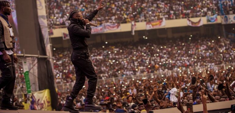 Ferre Gola : après son triomphe au Stade des Martyrs, des billets à 200$ pour son concert VIP au Chapiteau du Pullman