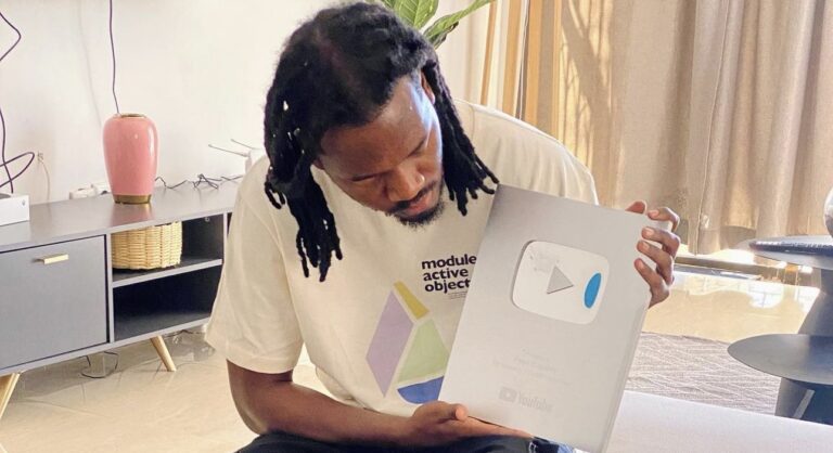 Pson Zubaboy récompensé par Youtube pour avoir franchi l&rsquo;échelon de 100000 abonnés