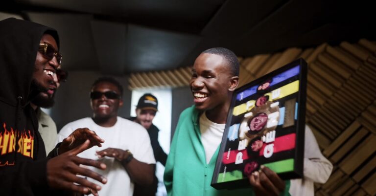 Jungeli dévoile le clip de la chanson phénomène « Petit génie » [VIDÉOCLIP]