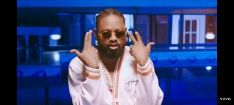 Ferre Gola nostalgique dans le clip du titre « Dernière Danse » (VIDÉO)