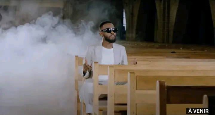 Héritier Wata, le clip de son nouveau single « Opona Nga » désormais disponible (VIDÉO)