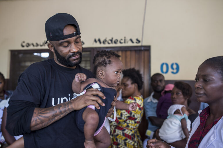 Fally Ipupa renouvelle son engagement dans la cause des enfants pour l&rsquo;UNICEF
