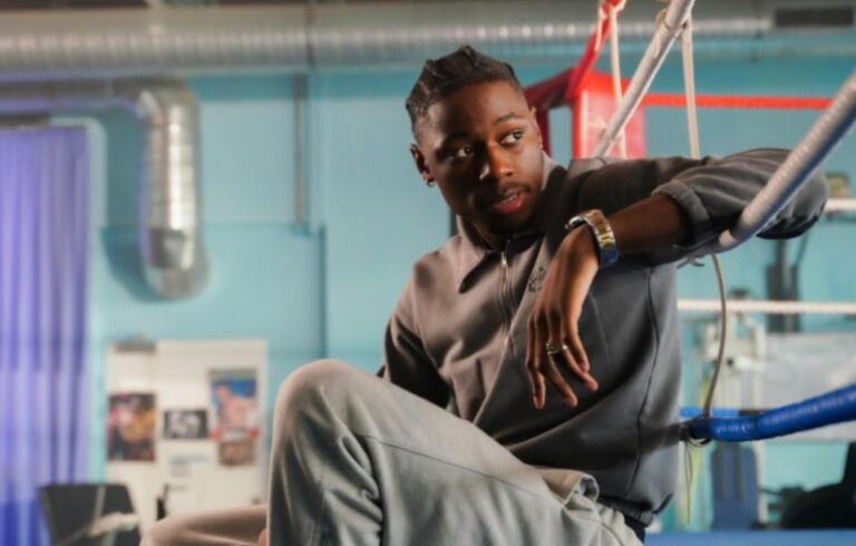 Tiakola sort un nouvel EP « X » et publie le clip du titre éponyme !