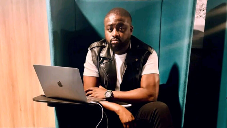 Fiston Mbuyi obtient des visas de 4 ans pour ses musiciens pour son concert à la Madeleine !