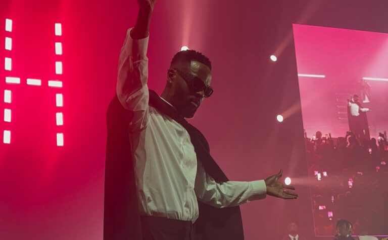 Héritier Wata en prestation scénique à l&rsquo;Olympia début 2025 !