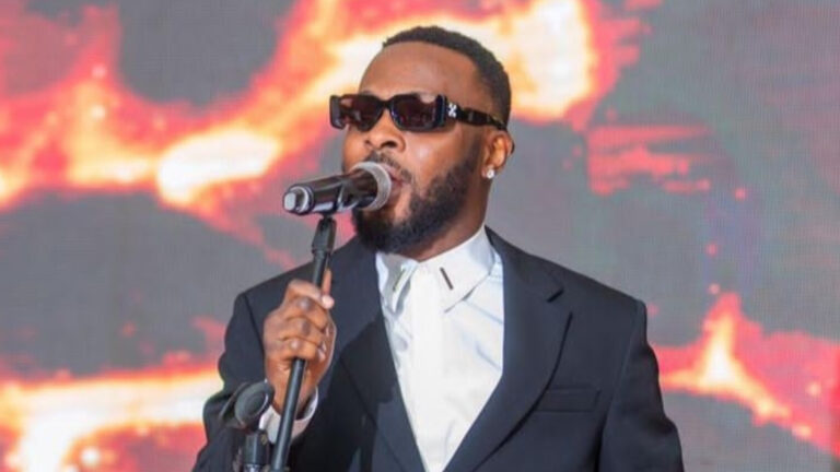 Héritier Wata en concert au stade des Martyrs en mai 2025