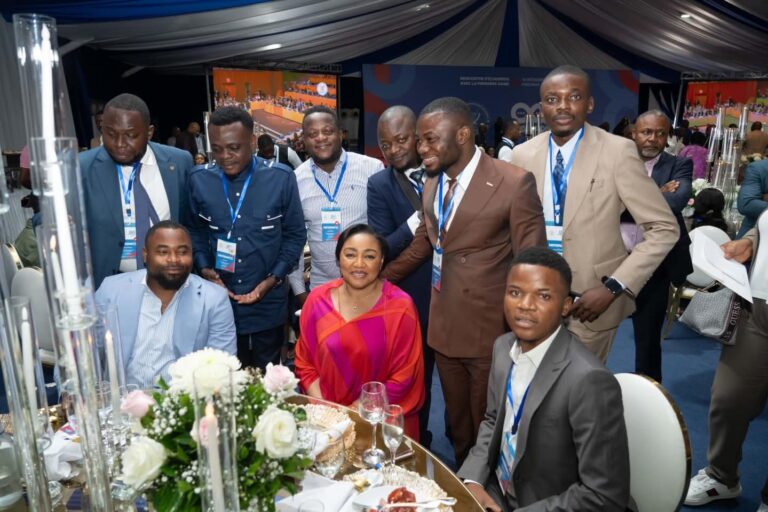 Regards Croisés : Un Dialogue Constructif entre Journalistes et la Première Dame