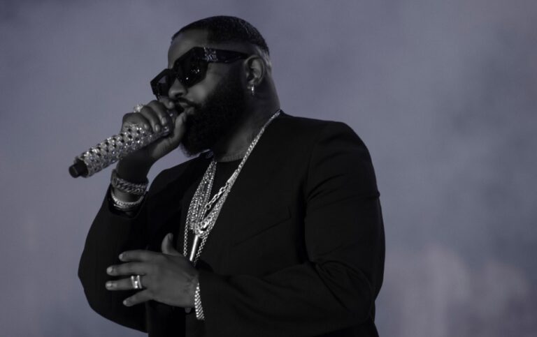 « Ferre Gola n&rsquo;est pas quelqu&rsquo;un qui s&rsquo;agite mais plutôt qui agite » (Alain Mabanckou)