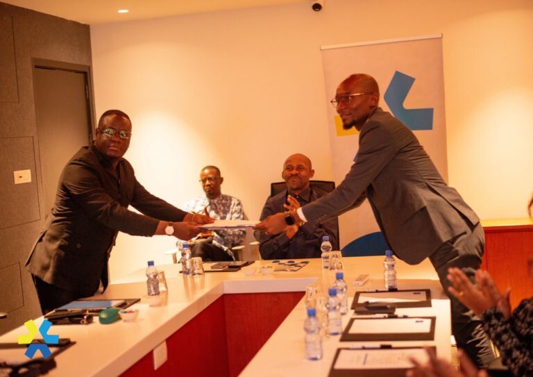 ASPROCOM RDC : Patrick Muyaya salue la transition du nouveau comité et appelle à une communication éthique et numérique