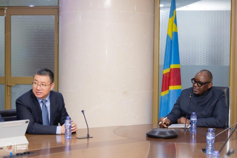 RDC : le Ministre des Mines reçoit CMOC, 700 000 tonnes de cuivre produites et 8 milliards USD d’investissements annoncés