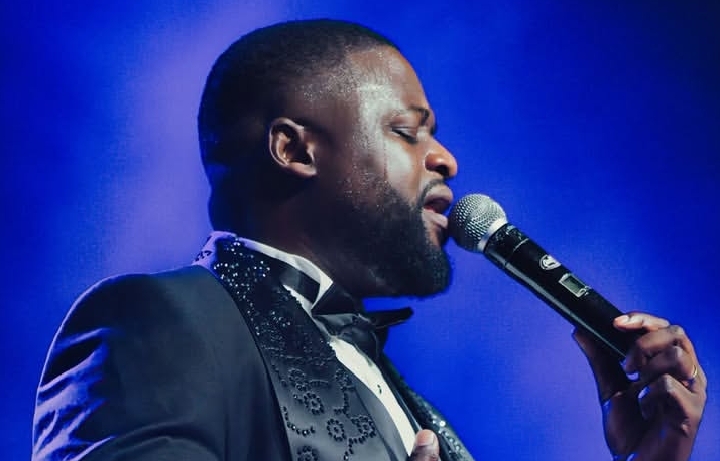 Fiston Mbuyi annonce deux collaborations majeures pour son album « Sold-out »