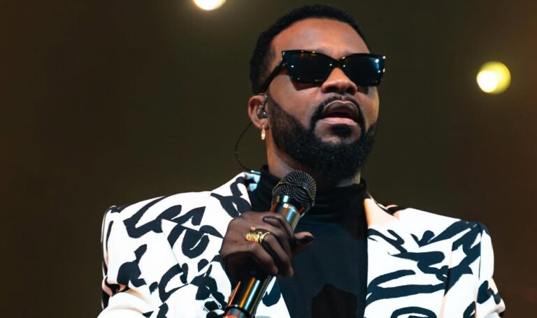 Fally Ipupa inscrit ses concerts au Stade de France dans une portée collective et assume une évolution artistique