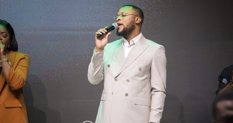 Pour une première en France, Christian Mukuna réussi son spectacle à Arena Grand Paris