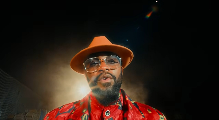 Fally Ipupa explore une nouvelle approche artistique avec “Cinéma” [VIDÉOCLIP]