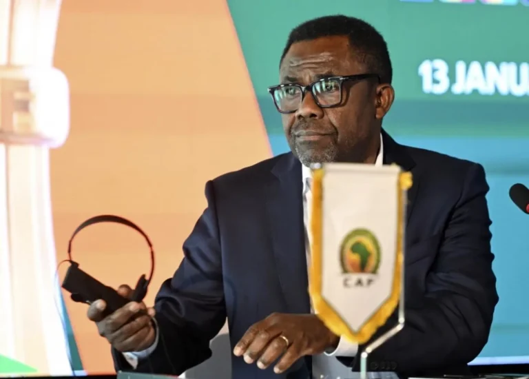 Élections à la FECOFA : Véron Mosengo entretient le suspense et affiche ses ambitions
