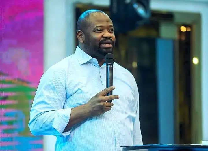 Révision de la Constitution : Moïse Mbiye appelle l’Église à défendre l’intérêt du peuple