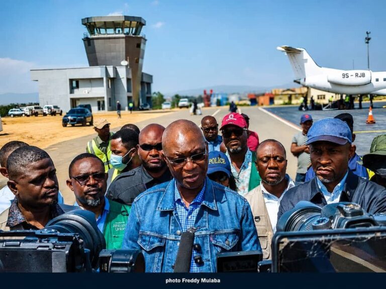 Ebola en RDC : le gouvernement autorise la reprise des vols à Bunia sous strict contrôle sanitaire