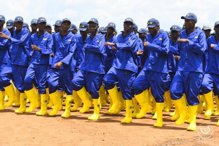 Ex-kulunas à Kinshasa : Kamitatu dénonce une “extension d’une milice d’État”