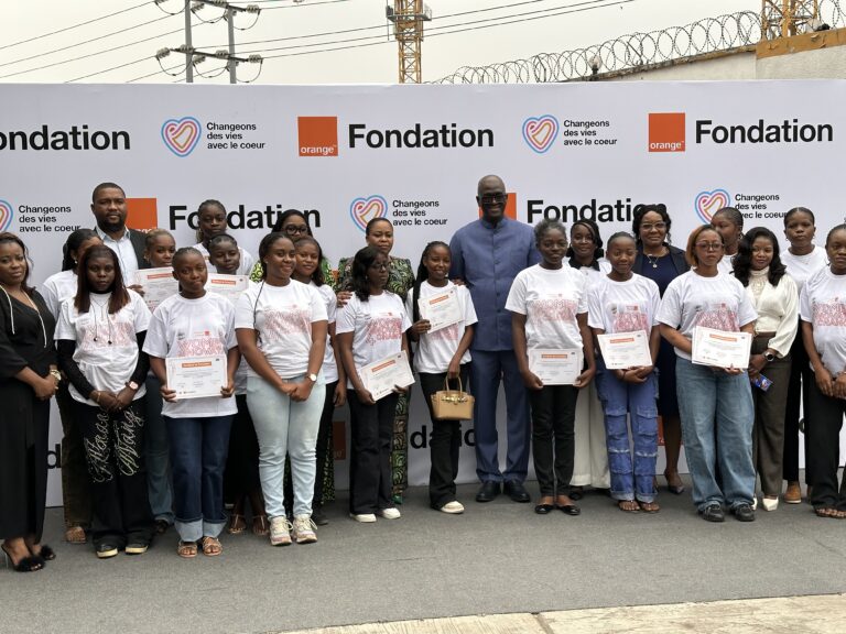 Kinshasa : 49 femmes certifiées après une formation gratuite en informatique et entrepreneuriat de la Fondation Orange RDC