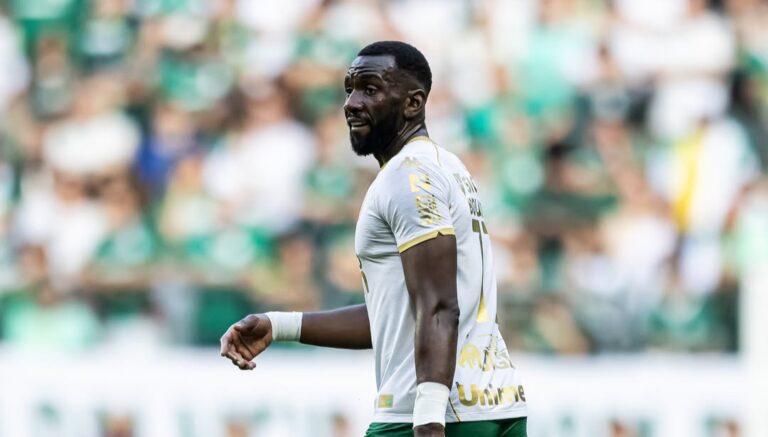 Football : Yannick Bolasie sera opéré après une grave blessure à l&rsquo;abdomen